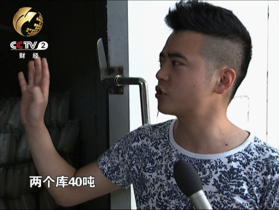 雷帅告诉记者他家的冻库总共能够存40吨萝卜但是对于村子里两万多吨的产量还是杯水车薪