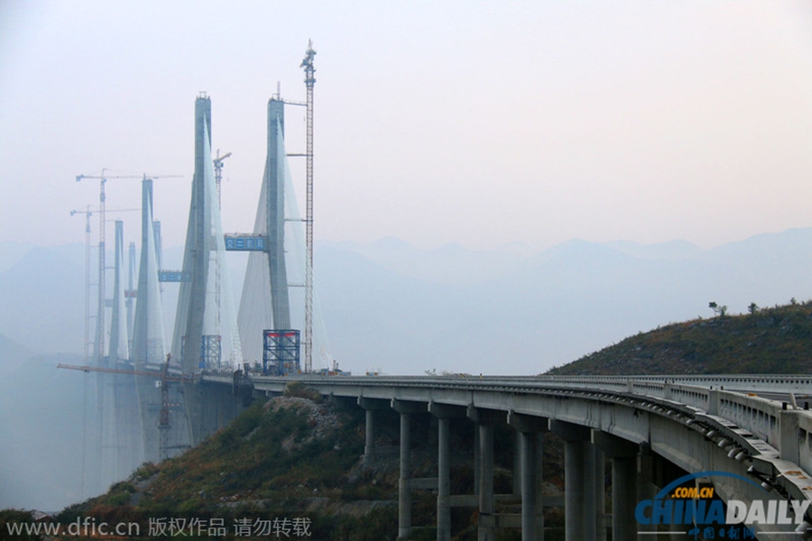 湖南一在建大桥拉绳断裂桥面下沉