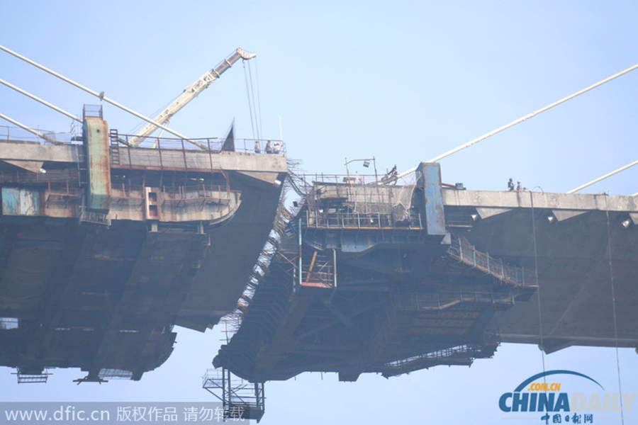 湖南一在建大桥拉绳断裂桥面下沉
