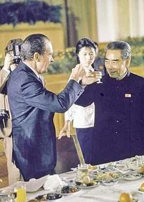 周恩来举行宴会欢迎尼克松