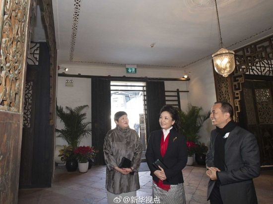 彭丽媛参观世界文化遗产澳门郑家大屋(图)
