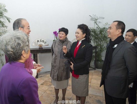 彭丽媛参观世界文化遗产澳门郑家大屋(图)