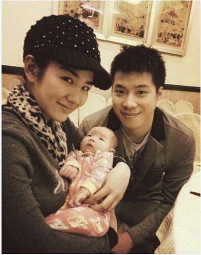 孟庭苇前夫劝黄毅清：为女儿别再攻击黄奕