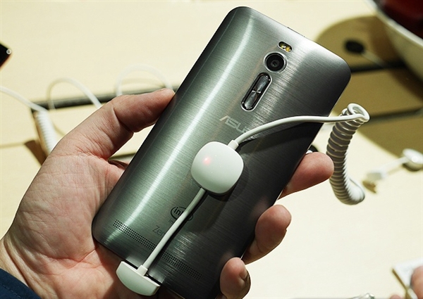 5寸版华硕ZenFone 2曝光也是4G内存？
