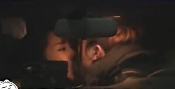 《家有儿女》小雪恋爱了！与男友车内热吻缠绵