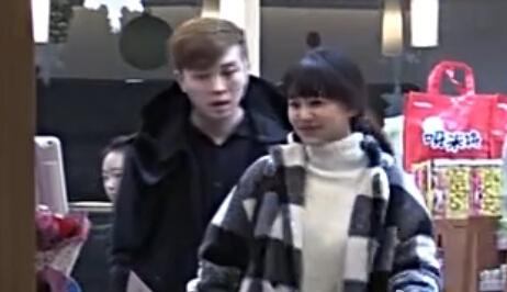 《家有儿女》小雪恋爱了！与男友车内热吻缠绵