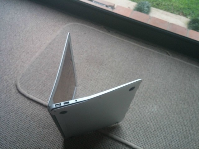 Macbook Air多坚固？1000英寸高空跌落