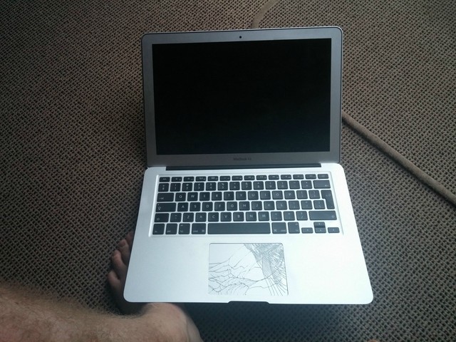 Macbook Air多坚固？1000英寸高空跌落