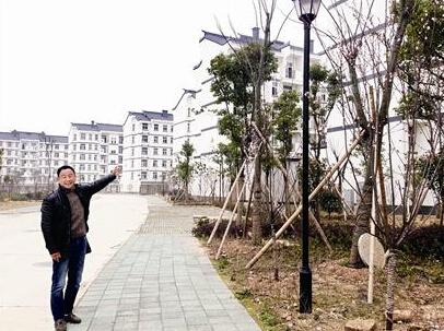 旧屋2007年被拆迁 村民在过渡房住了7年多