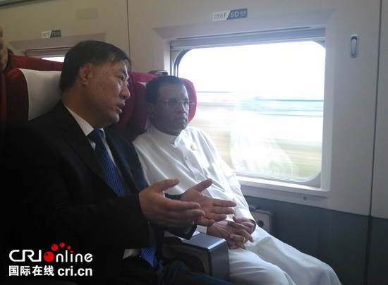 斯里兰卡总统在海南体验高铁